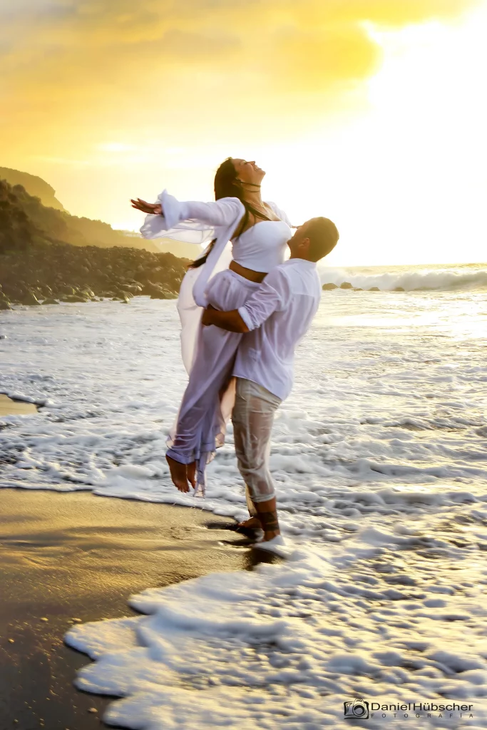 Sesiones de fotos enamorados en playas de tenerife Luna de miel Daniel Hubscher