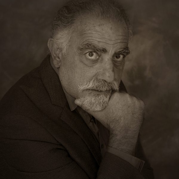 fotografgia de retrato en sepia de artista