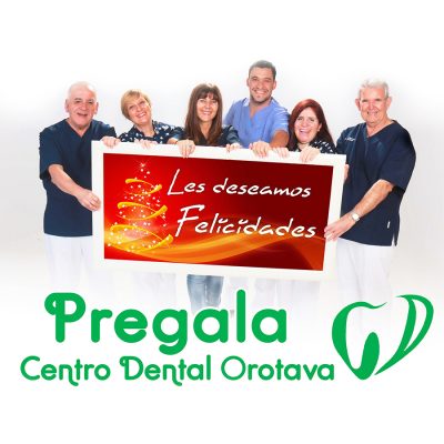 Retrato de equipo clinica Pregala felicitaciones navideña