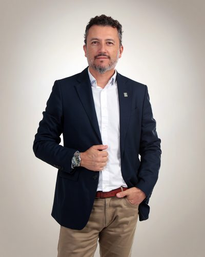 Retrato profesional de Félix José Pérez Dévora, agente inmobiliario en Tenerife -Daniel Hubscher fotografo profesional-IMG_3596