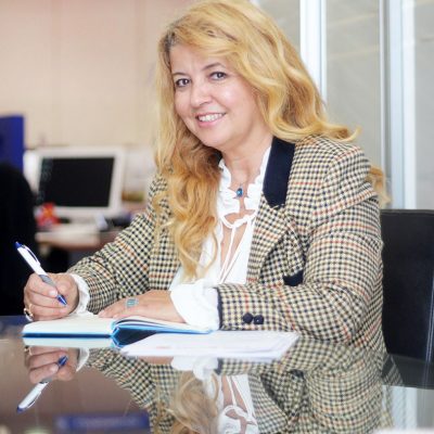 Retrato profesional de Maria, agente inmobiliario en Tenerife -Daniel Hubscher fotografo profesional