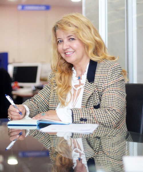Retrato profesional de Maria, agente inmobiliario en Tenerife -Daniel Hubscher fotografo profesional