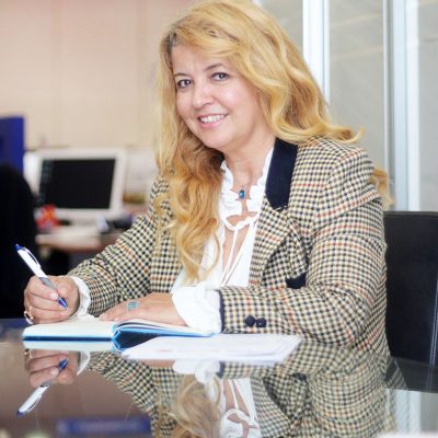 Retrato profesional de Maria, agente inmobiliario en Tenerife -Daniel Hubscher fotografo profesional