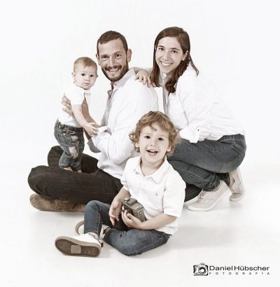 Retrato en estudio de familia Tomy